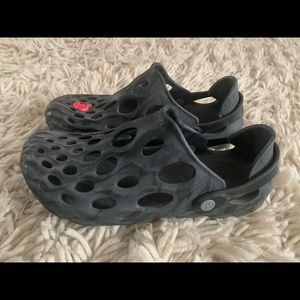 Merrell hydro clog, great condition.